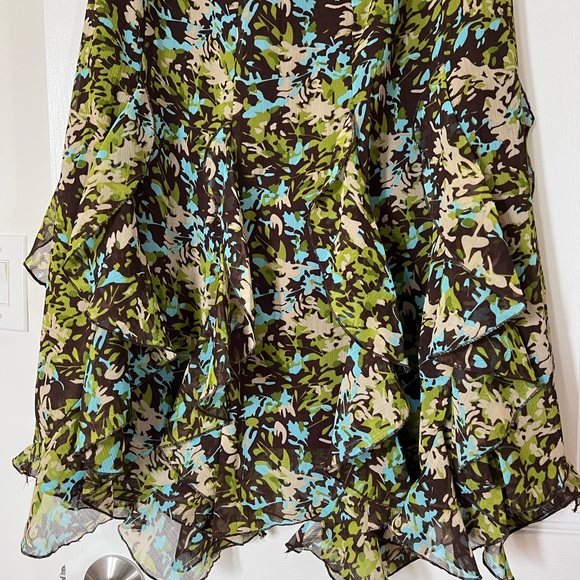 Lovely new long flounce skirt with side zipper. - Picture 5 of 9